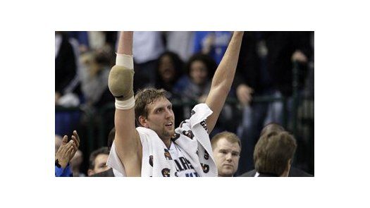 NBA: Lakers 100, Mavericks 95; Bryant mete canasta de la ventaja