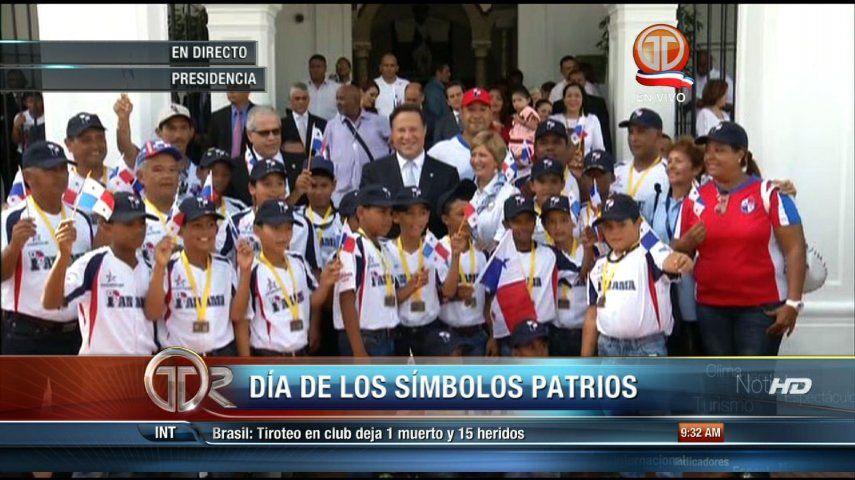Campeones Sub-10 rinden honor a los Símbolos Patrios