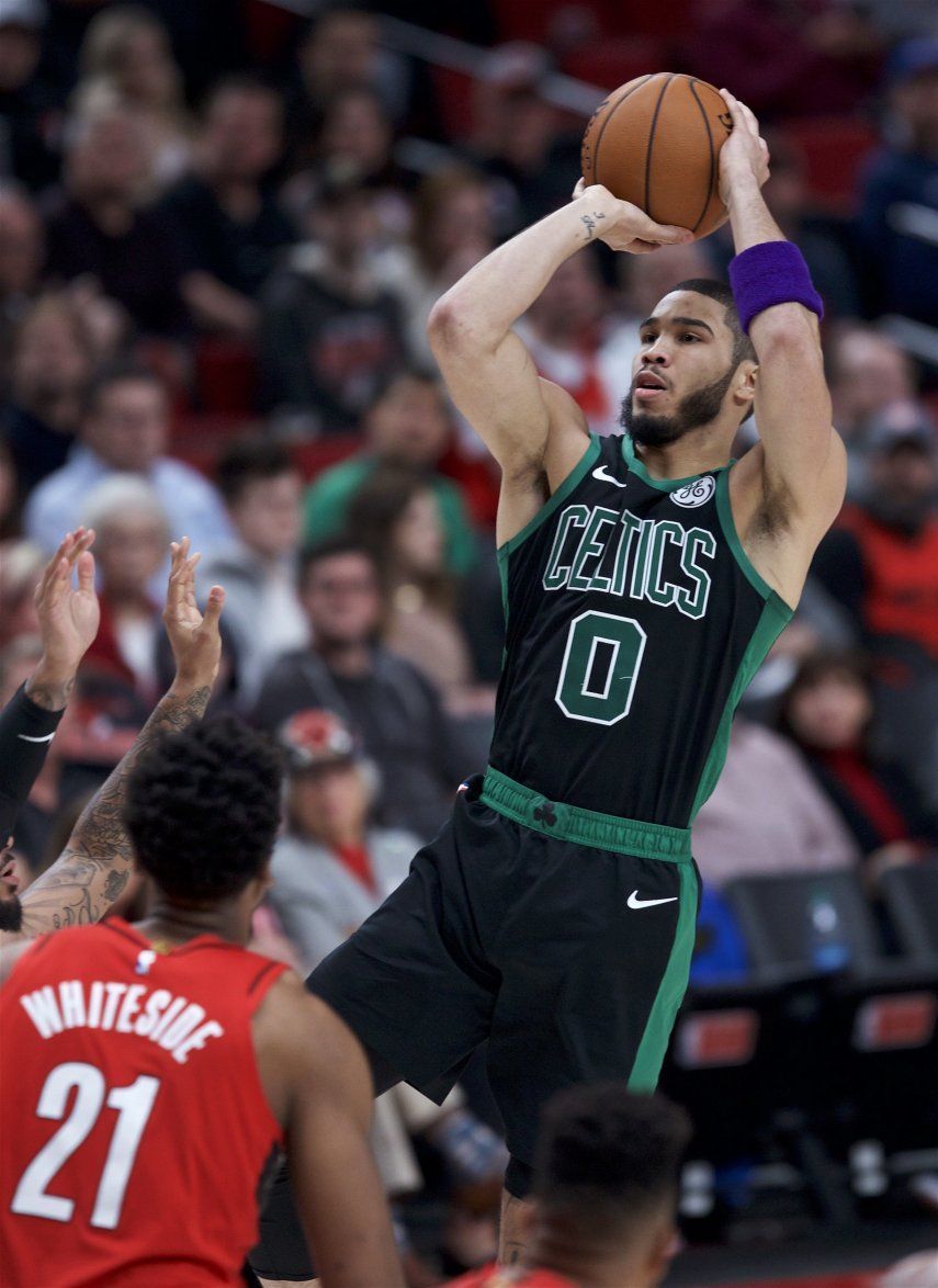 Tatum aporta 36 puntos a triunfo de Celtics ante Blazers