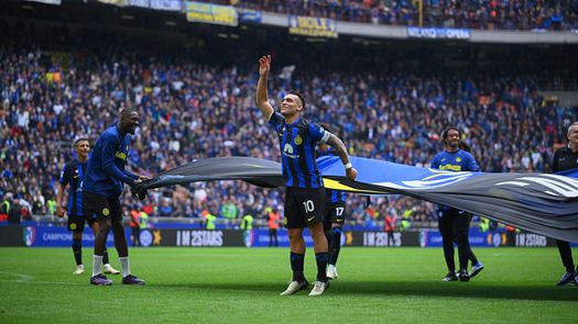El Inter de Milán gana al Torino y continúa celebración del Scudetto