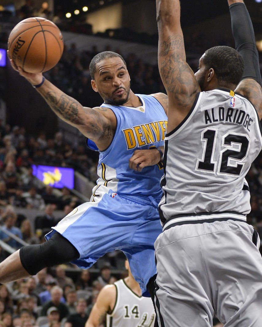 Popovich bate record de victorias en NBA ante Nuggets