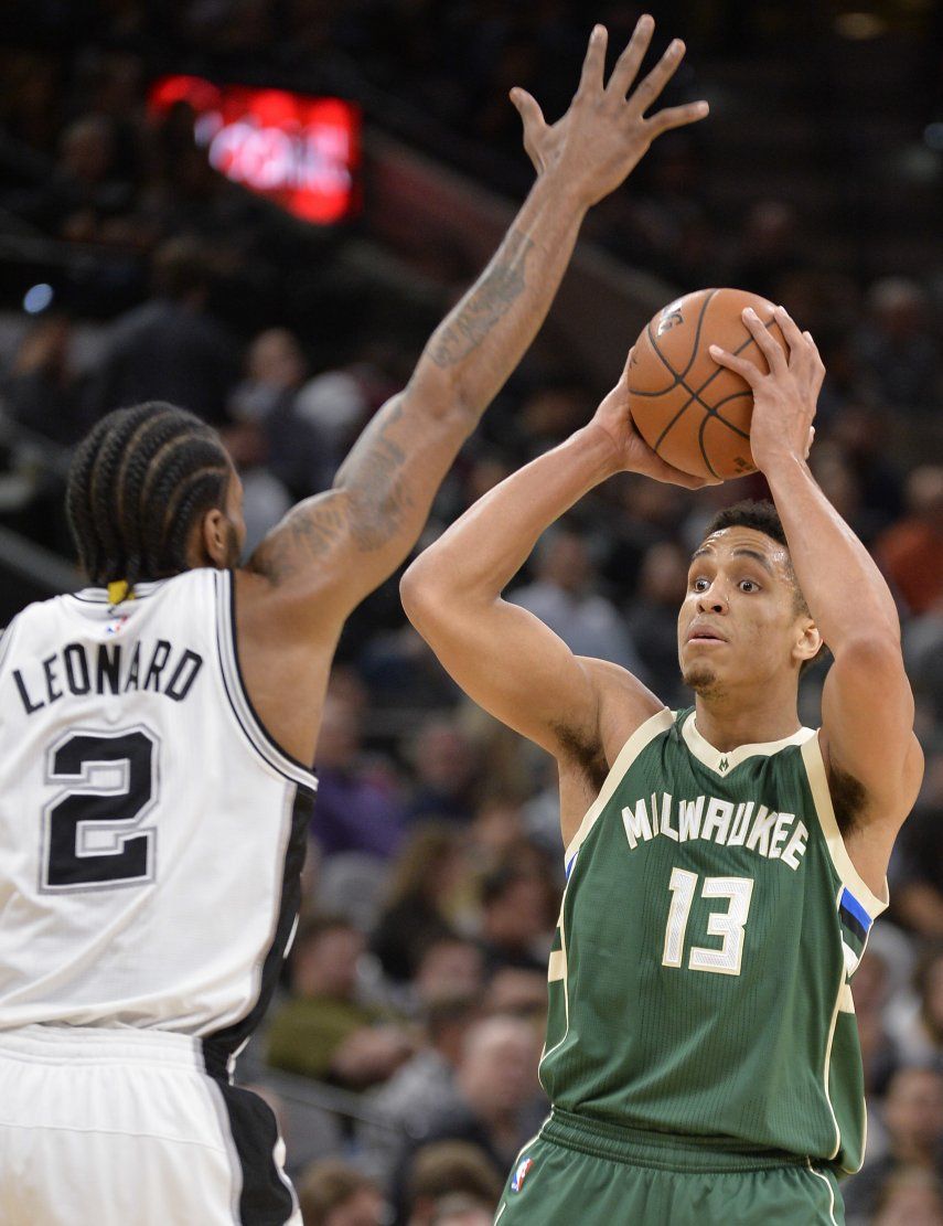 Beasley lidera victoria de Bucks ante Spurs
