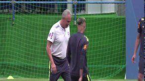 Brasil: Neymar no completa ensayo por golpe en tobillo