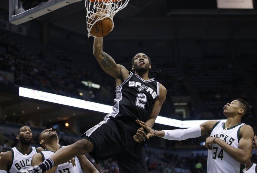Con 24 puntos de Leonard, Spurs aplastan a Bucks