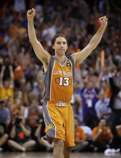 NBA: Suns 110, Spurs 102; Phoenix viste camiseta con Los Suns