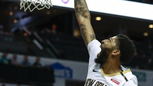 Davis hace de todo por Pelicans ante Hornets