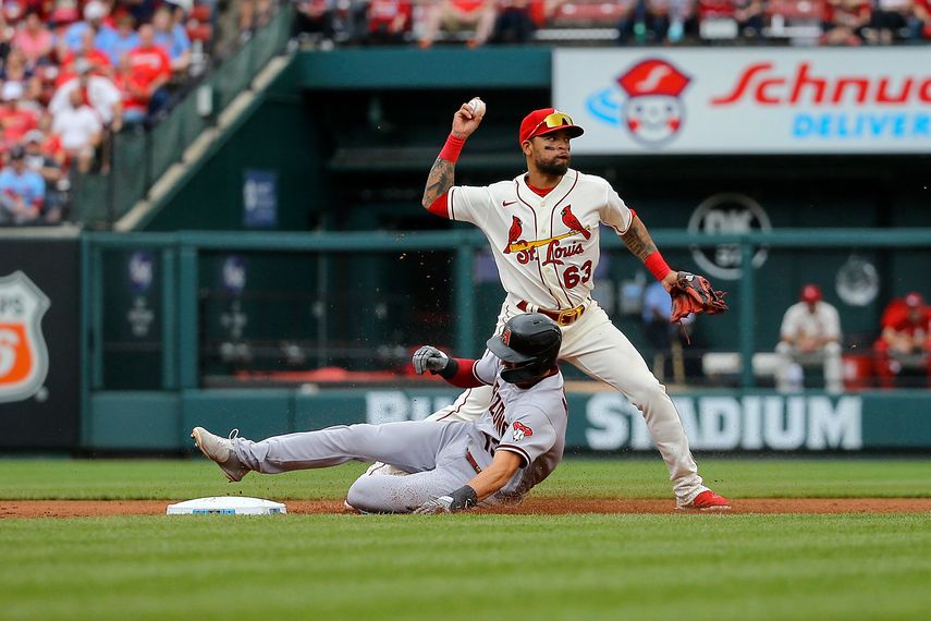 Edmundo Sosa con buena actuación en la victoria de los Cardenales