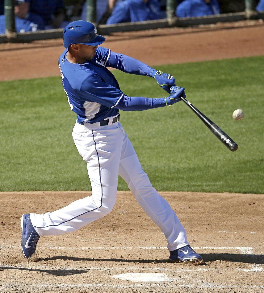 Alex Ríos sigue exhibiendo poder con los Reales