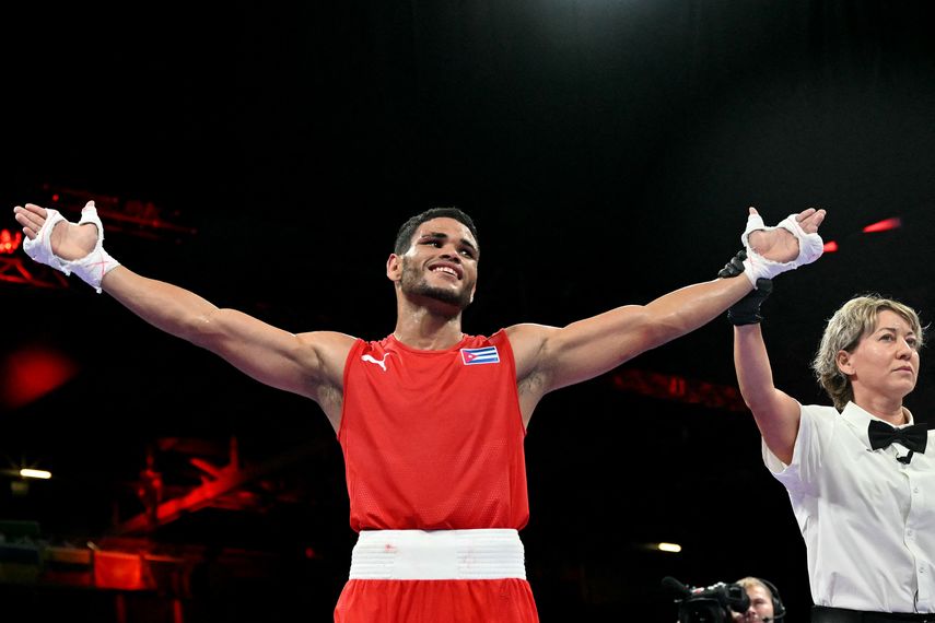 París 2024: Cubano Erislandy Álvarez superó reto en Cuartos de Final y asegura medalla