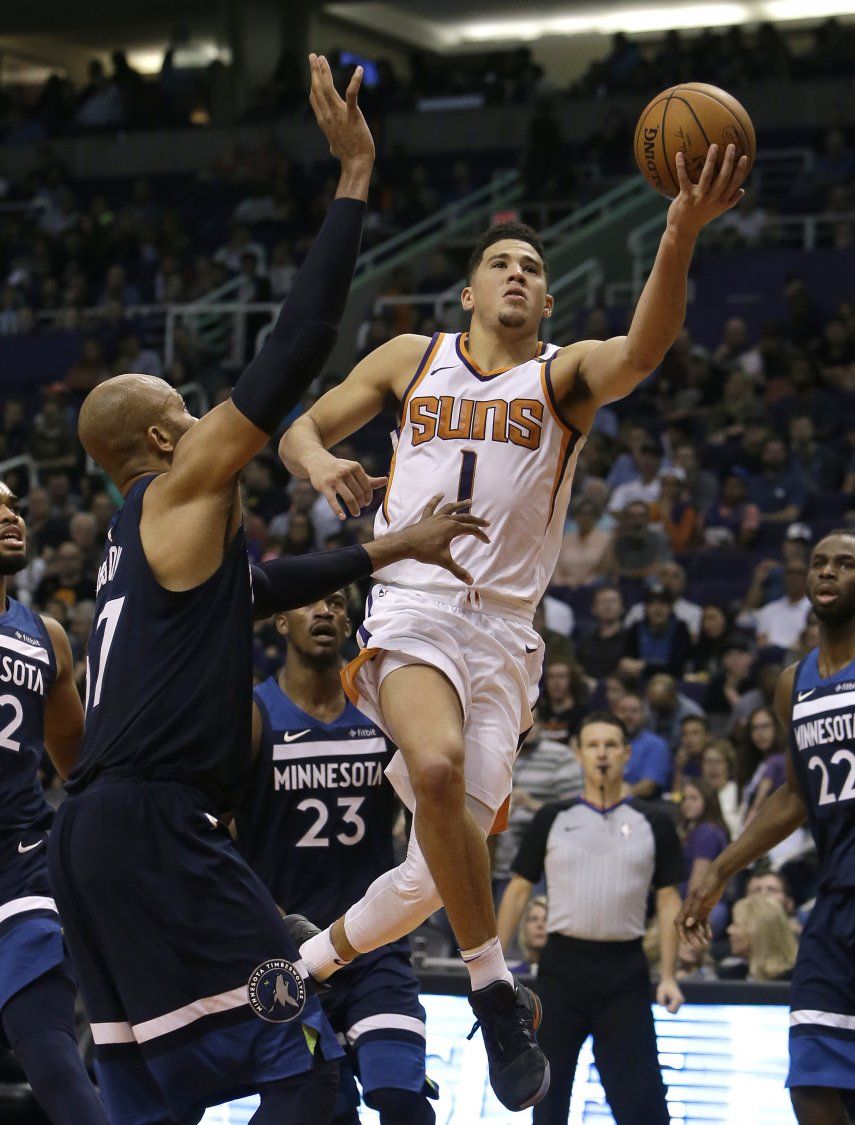 Booker y Warren encestan 35 y Suns superan a Timberwolves