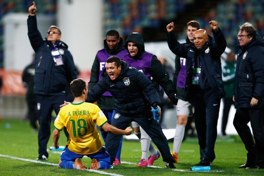 Brasil pasa a octavos al remontar a Hungría en el Mundial Sub-20