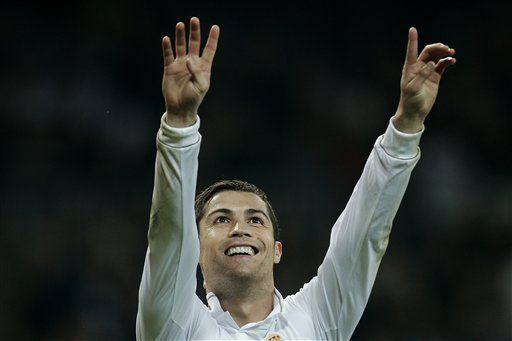 Cristiano Ronaldo sufre esguince por entrada de Perea