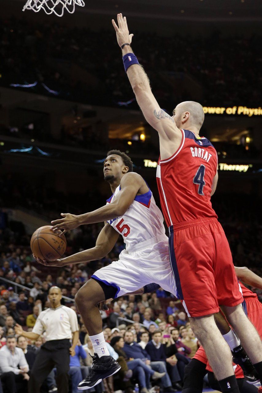Noel guía a 76ers al triunfo frente a Wizards