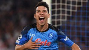 Napoli gana con un Chucky Lozano revulsivo