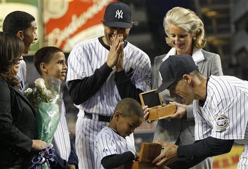 Yanquis entregan reconocimientos a Rivera y Jeter