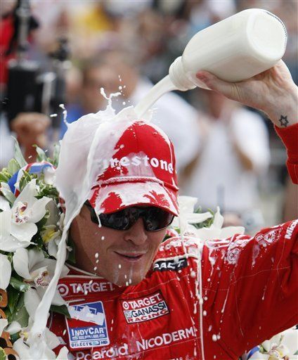 Dixon gana 500 Millas de Indianápolis, brasileño Meira segundo