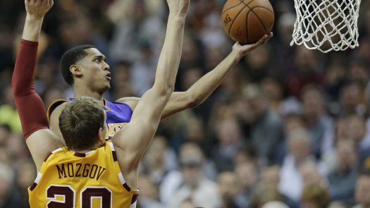 Lebron gana a Kobe en su último juego en Cleveland