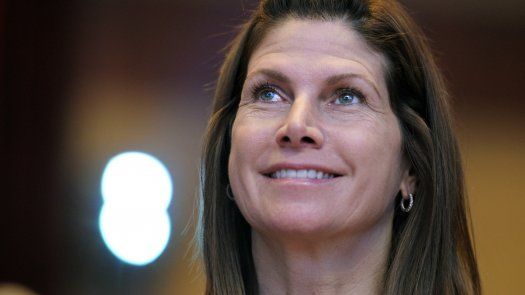 Renuncia presidenta de federación de gimnasia de EEUU