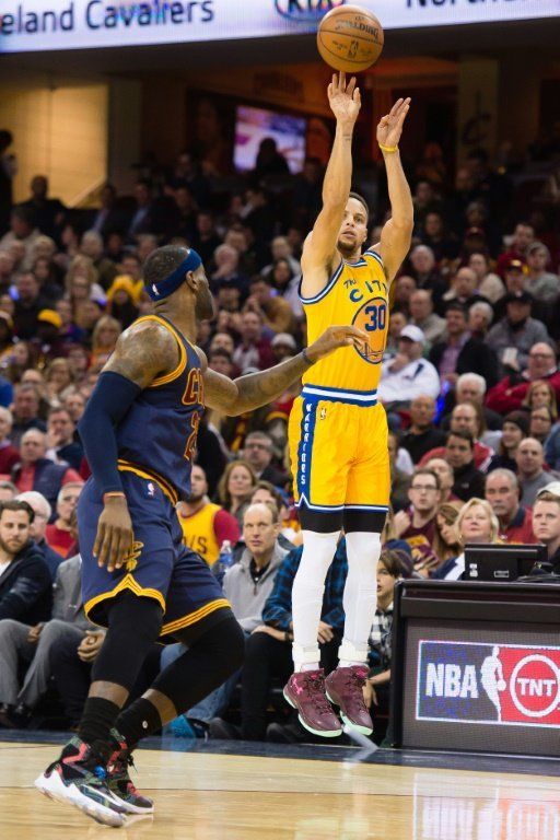 Curry da cátedra de básquet a LeBron; los hermanos Gasol destacan