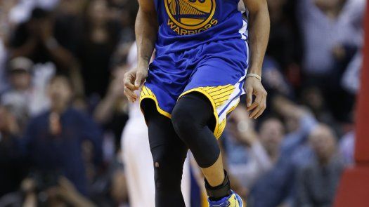 Curry destaca con 42 puntos y Warriors vencen a Heat