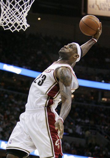 Cavaliers arrollan a Celtics aunque todaví­a faltan los playoffs
