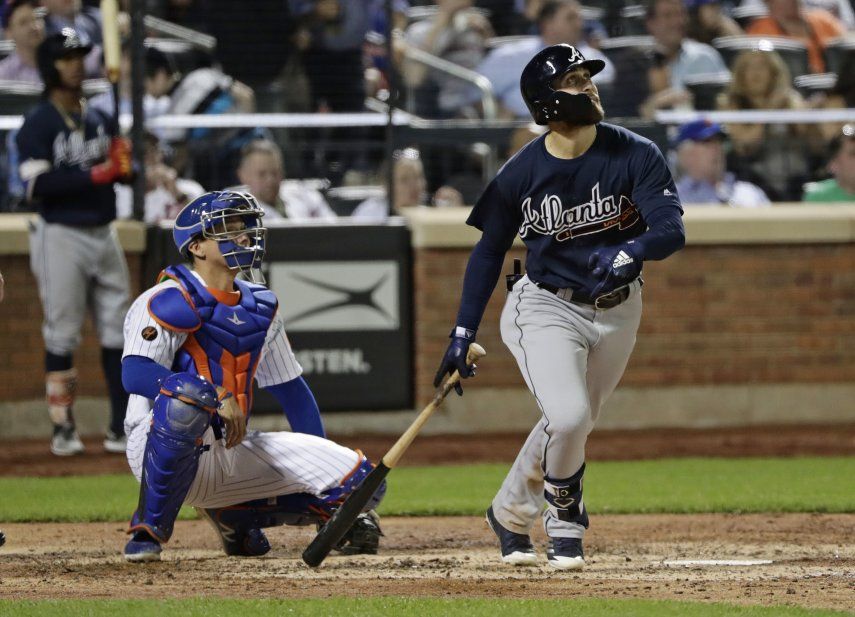 Bravos con HR de Johan Camargo arrollan a Mets