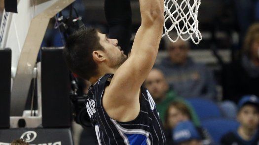 Vucevic anota 37 puntos y Magic vence a Wolves