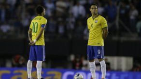 Minuto de silencio en Argentina-Brasil por ataques en París