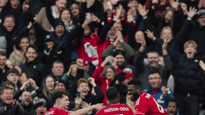 El Nottingham Forest aplastó al Tottenham con Hudson-Odoi de figura