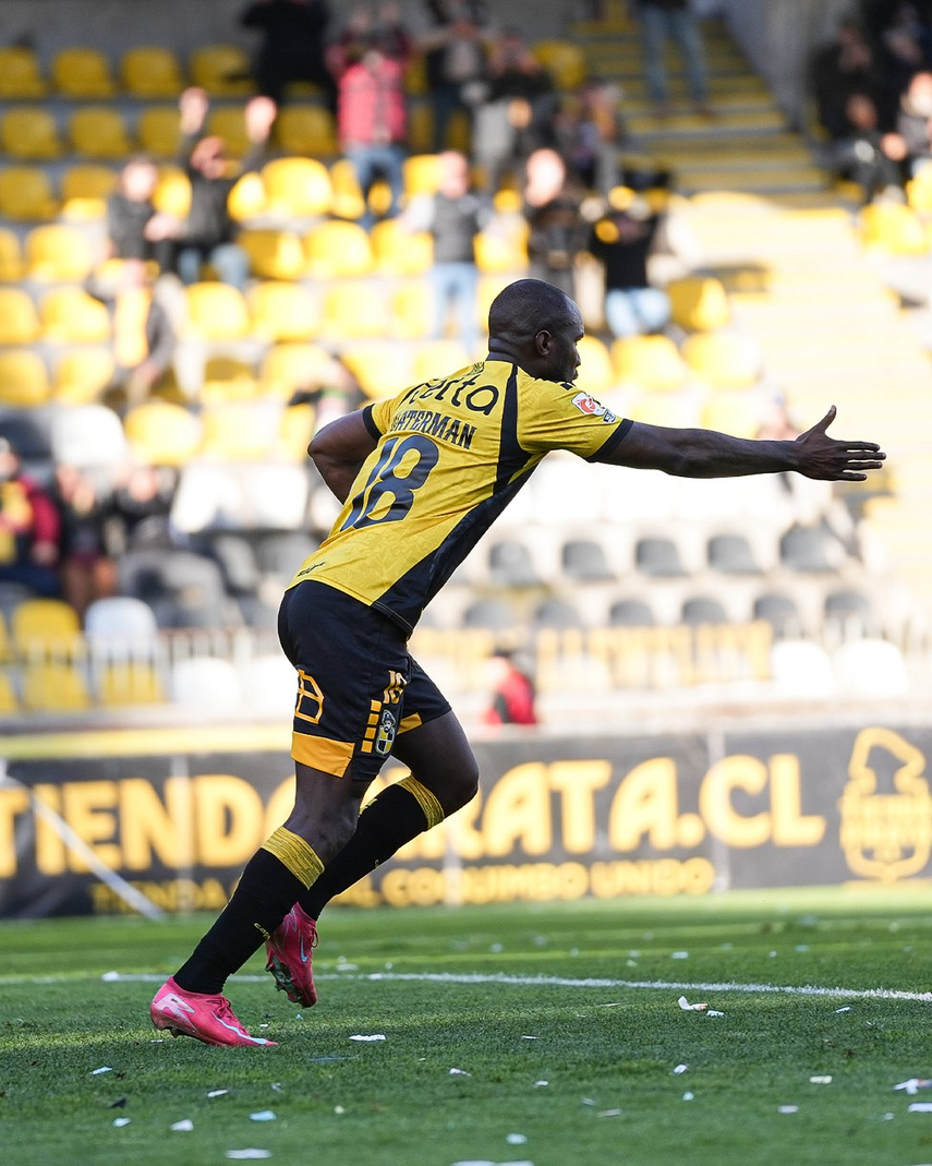 Cecilio Waterman le marcó al Cobresal de César Yanis