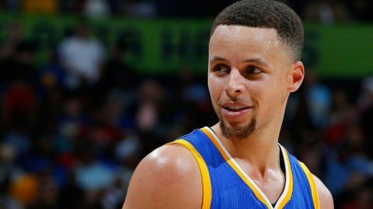 Stephen Curry sigue como líder anotador en la NBA