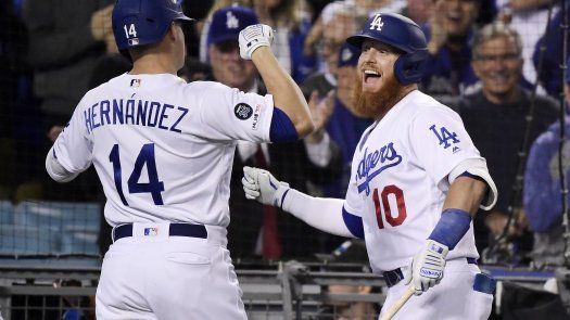 Hernández pega grand slam, Dodgers blanquean 9-0 a Gigantes