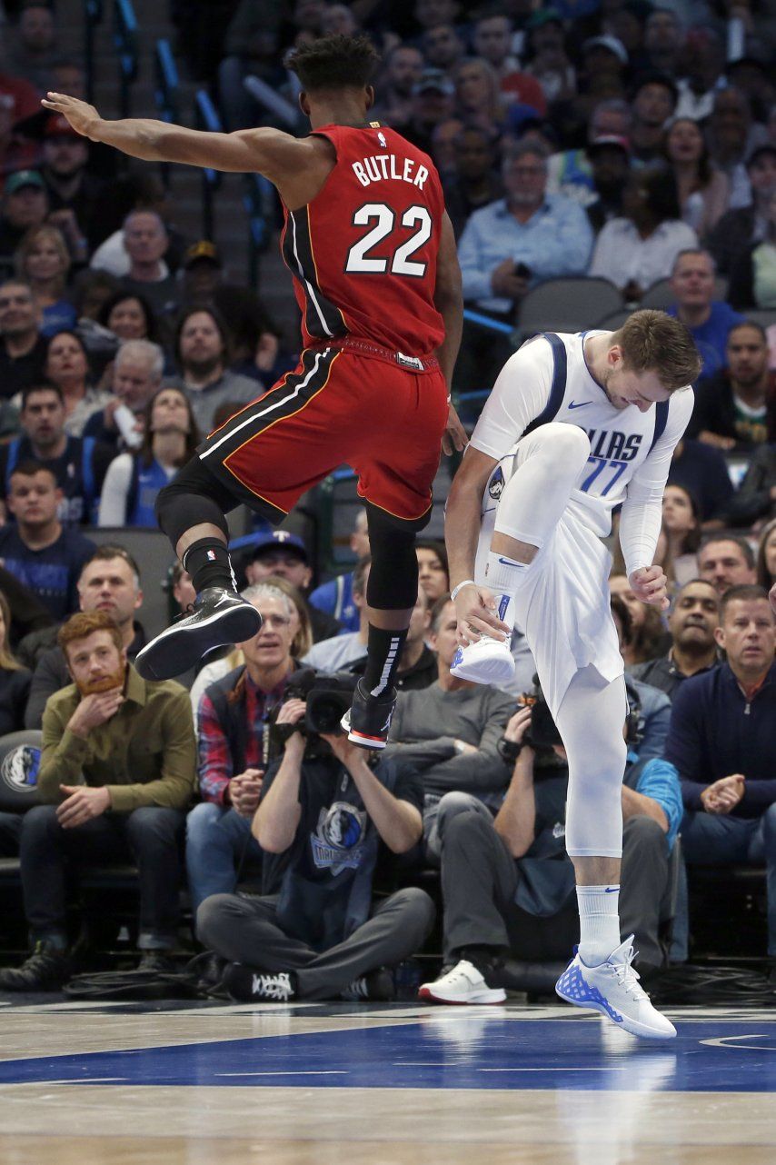 Doncic no jugará ante Milwaukee por esguince