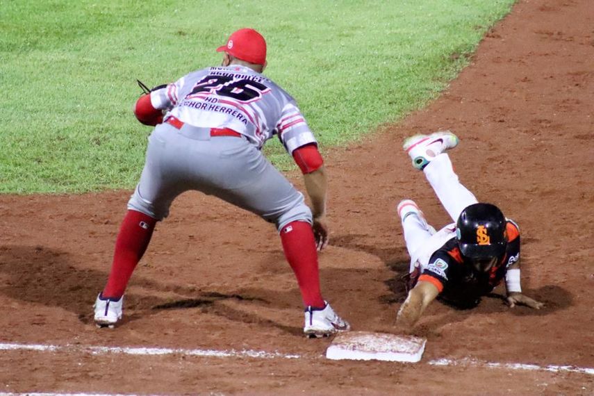 Béisbol Mayor 2022: Los Santos chifea la escoba