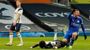 El Tottenham cierra su semana negra perdiendo contra un Leicester que le adelanta