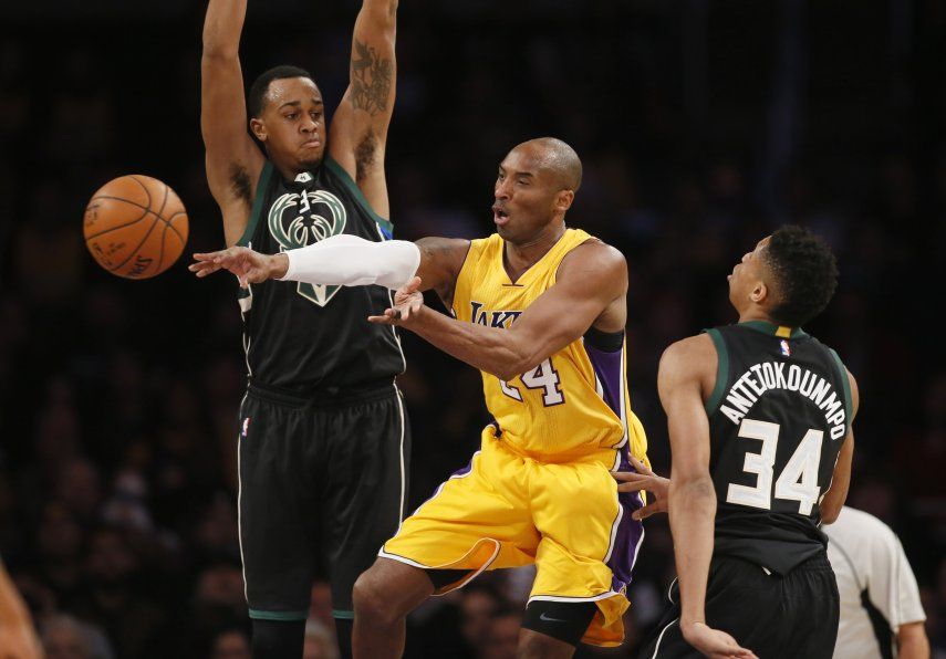Kobe anota 22, lidera el triunfo de Lakers sobre Milwaukee
