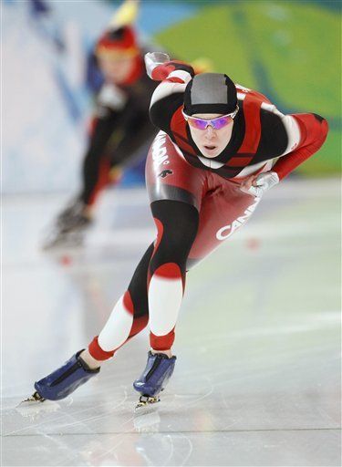 Nesbitt le da a Canadá primer oro en patinaje de velocidad