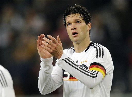 Ballack no volverá a jugar con la selección alemana Germany career over