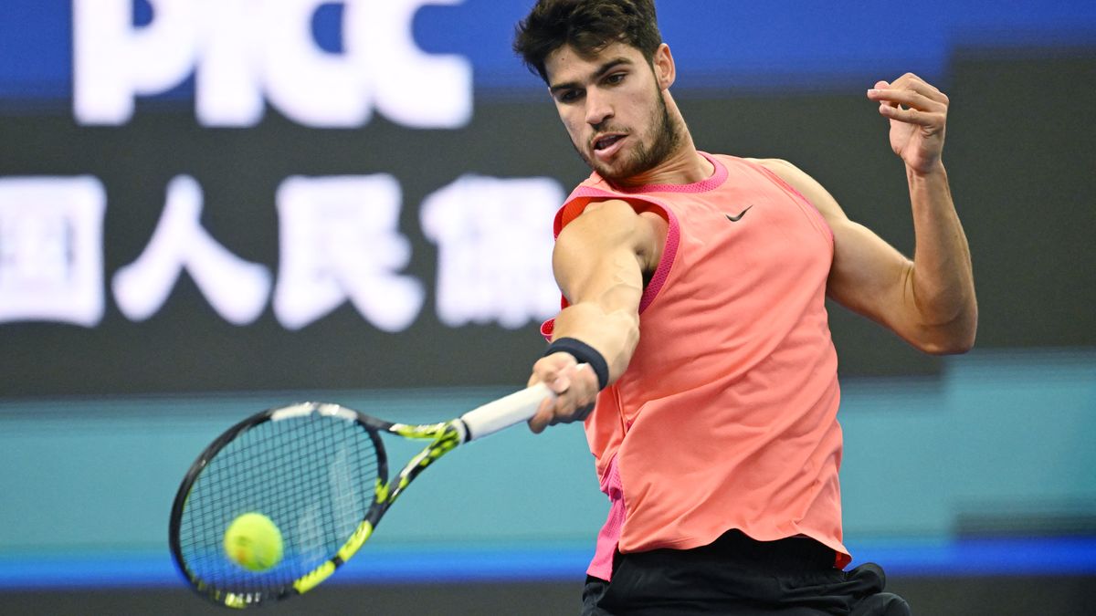 Carlos Alcaraz supera Medvedev y enfrentará a Jannik Sinner en la final de Pekín