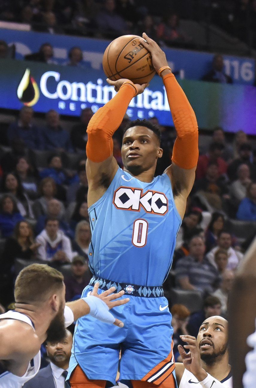 Westbrook ayuda a que Thunder venza a Grizzlies