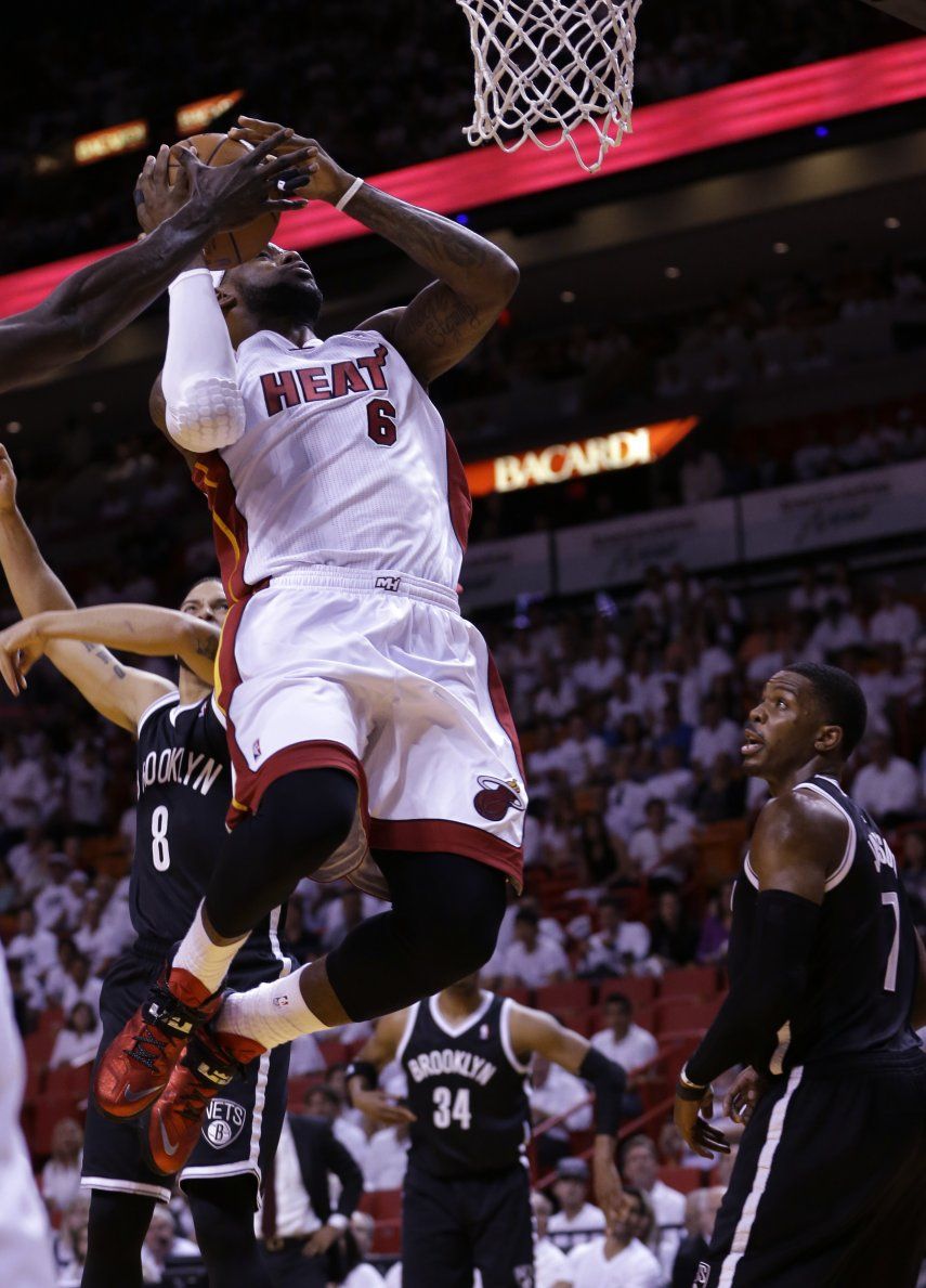Miami remonta y elimina a los Nets