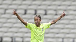 Brasil intenta aliviar presión sobre Neymar