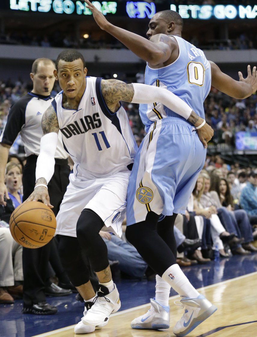 Ellis y Mavs vencen a Nuggets