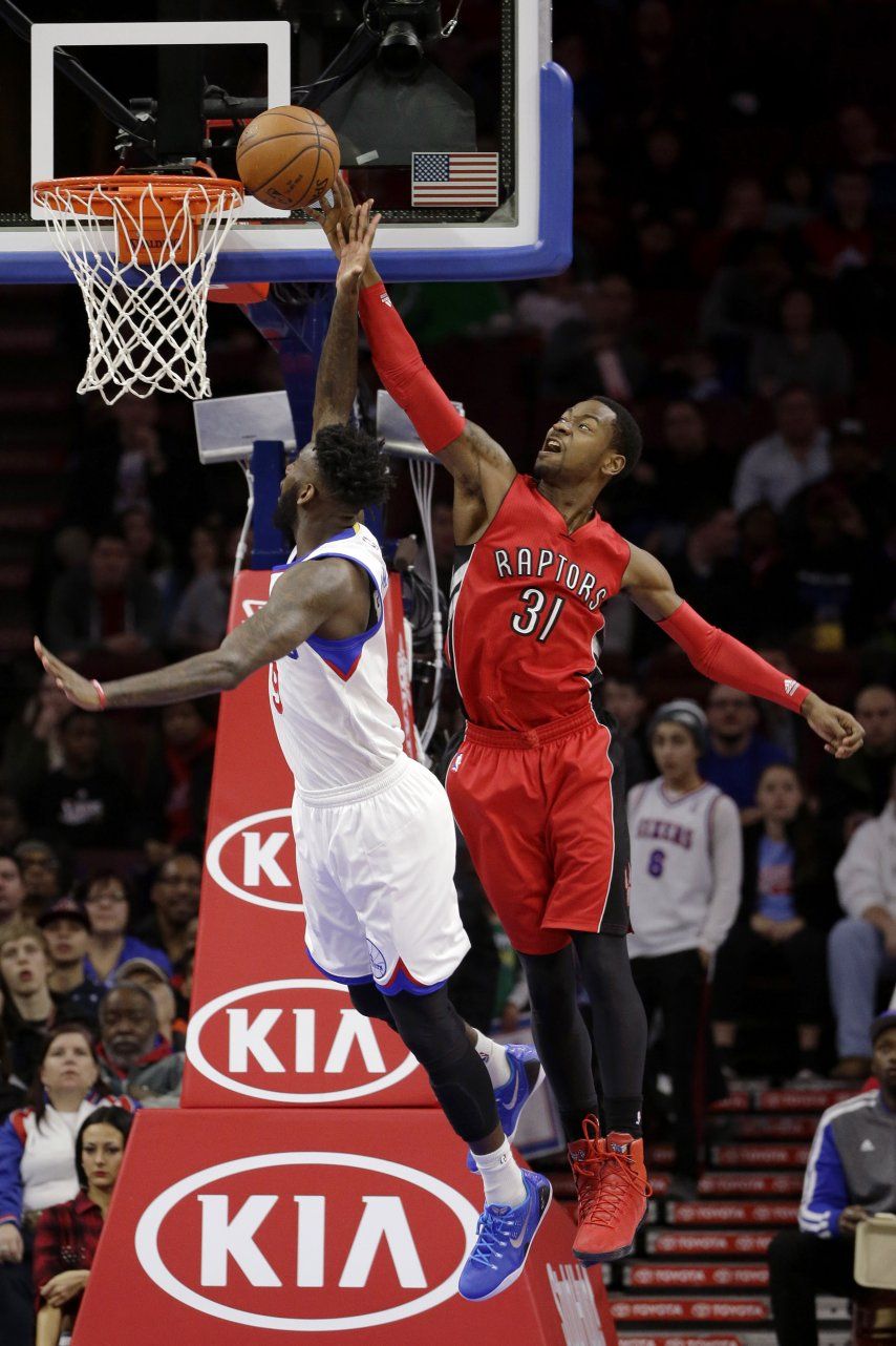 Lowry lidera victoria de Raptors en Filadelfia