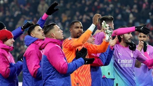 El AC Milan remontó ante Udinese en partido marcado por insultos racistas