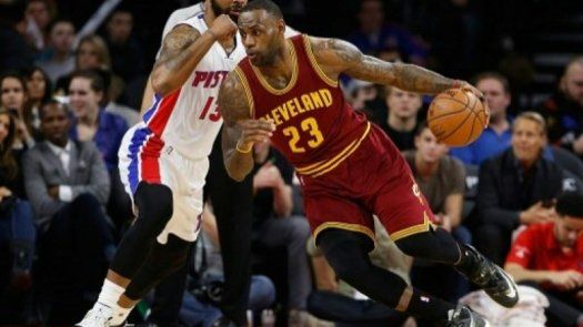 LeBron entra entre los mejores encestadores con 20 puntos sobre Detroit