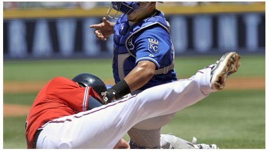 MLB: Bravos 8, Reales 5; Hinske pega doble crucial