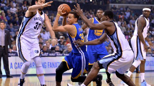 Warriors mantienen el invicto al derrotar 100-84 a Grizzlies
