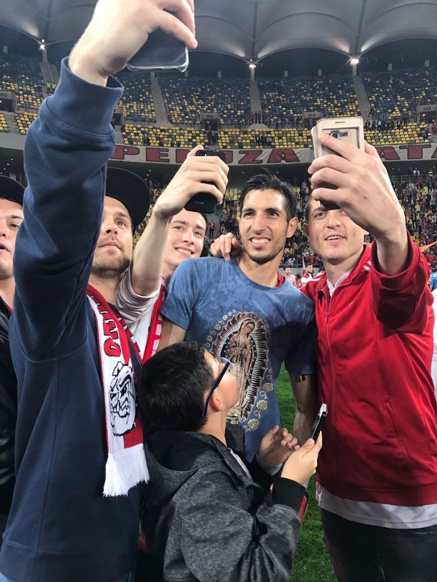 Jaime Penedo levanta su primer título en Europa con Dinamo Bucarest