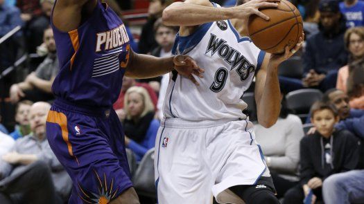 Wolves cortan racha de 9 derrotas; humillan a Suns